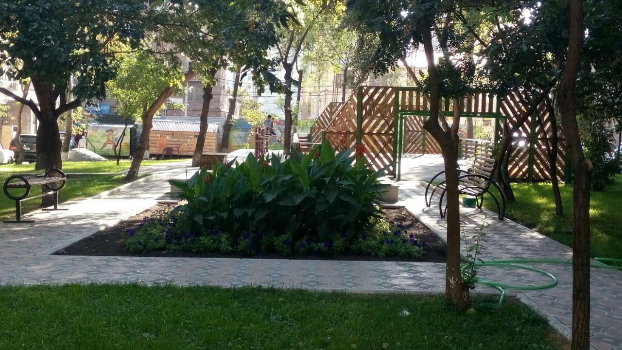 Apartment In The Center Of Yerevan By The Republic Square Eksteriør bilde